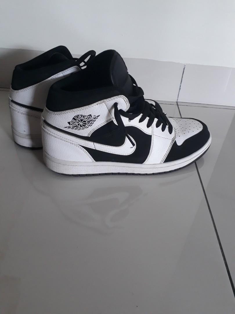Aj mid black white Men s Fashion Footwear Sneakers on Carousell