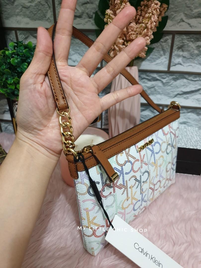Monogram logo chainlink shoulder zip bag hotsell
