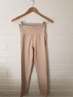 Echt biege nude scrunch gym leggings