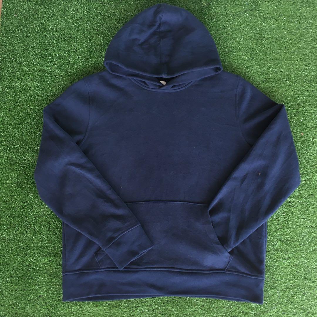 Gap plain hoodie Men s Fashion Tops Sets Hoodies on Carousell