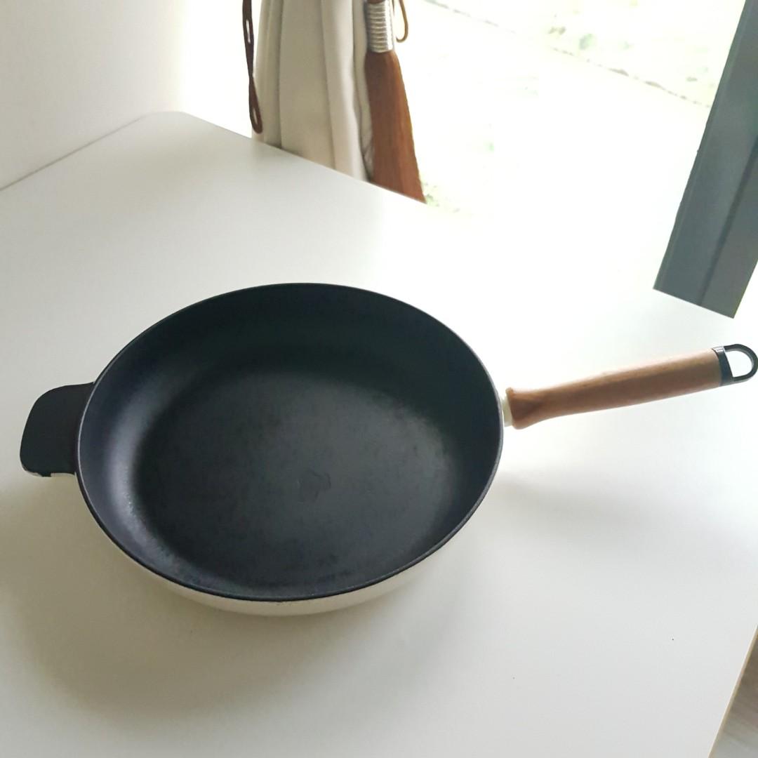 Ikea cast iron pan, Furniture & Home Living, Kitchenware & Tableware