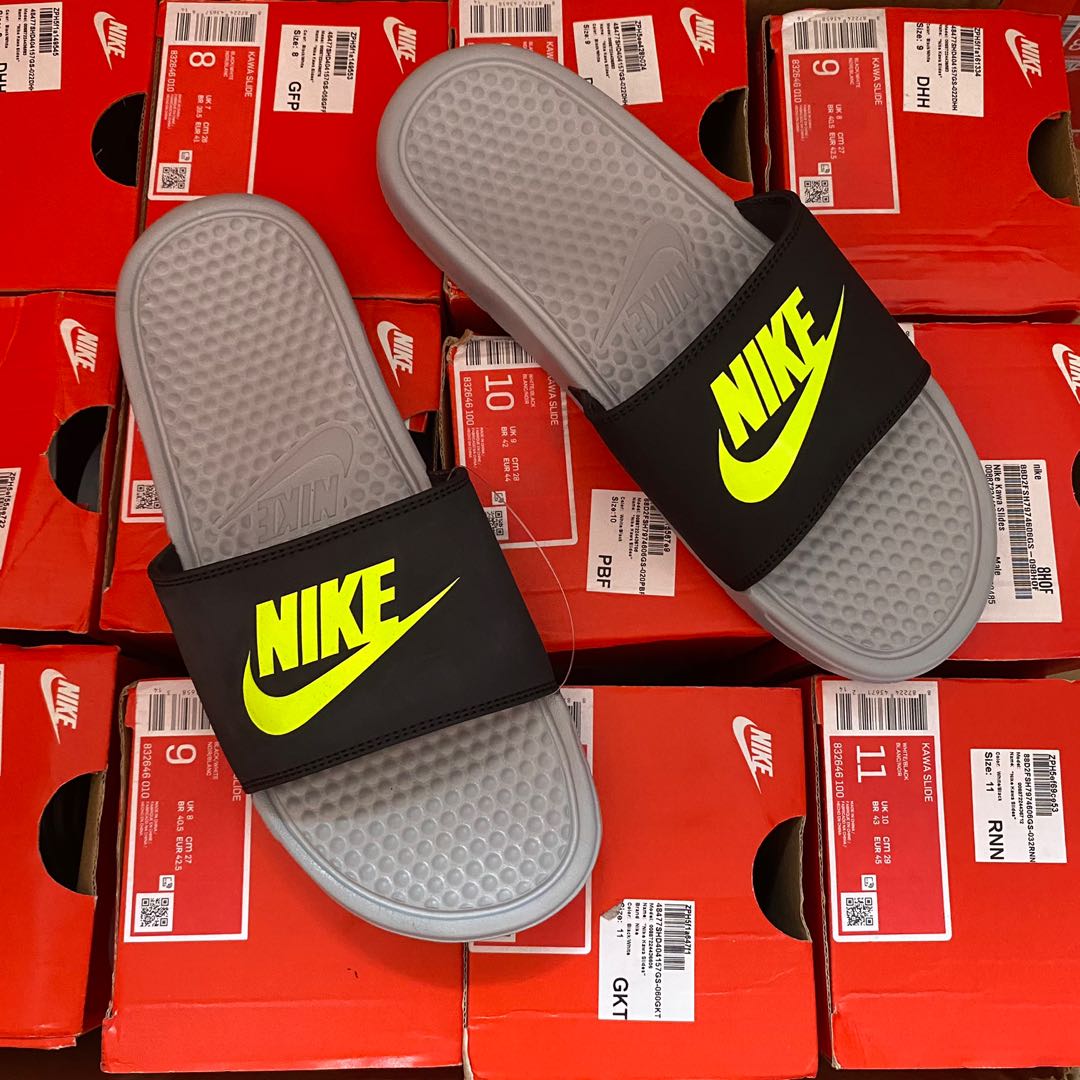 nike benassi slides size 10