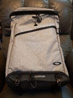 Oakley Essential Box Backpack Trekking Bag 32 Liters