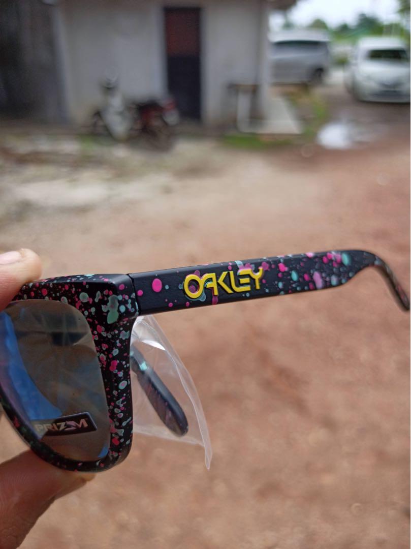 Oakley Frogskin Splatter black 💯, Men's Fashion, Watches & Accessories,  Sunglasses & Eyewear on Carousell