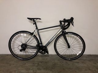 TRIBAN RC 120 Road Bike - Used once 