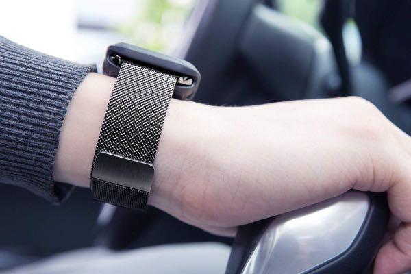 milanese loop 44mm black