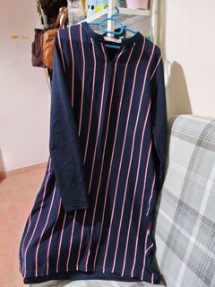 (Category: ) located in . Submitted by easy.closet (Listing ID 1040011932, Image 1). Description: .