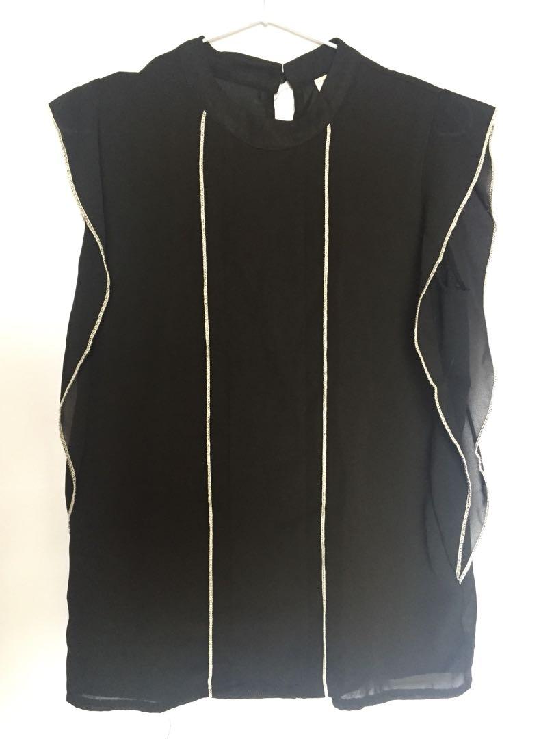 Black Formal Ruffled Top (Category: Sleeveless) located in Manila. Submitted by toothless.project (Listing ID 1040064591, Image 1). Description: Best Fit to Med-Semi L💙 Perfect for your TIMELESS SMART CASUAL LOOK. BARELY USED and DEFINITELY NOT ABUSED! 👌🏻 .