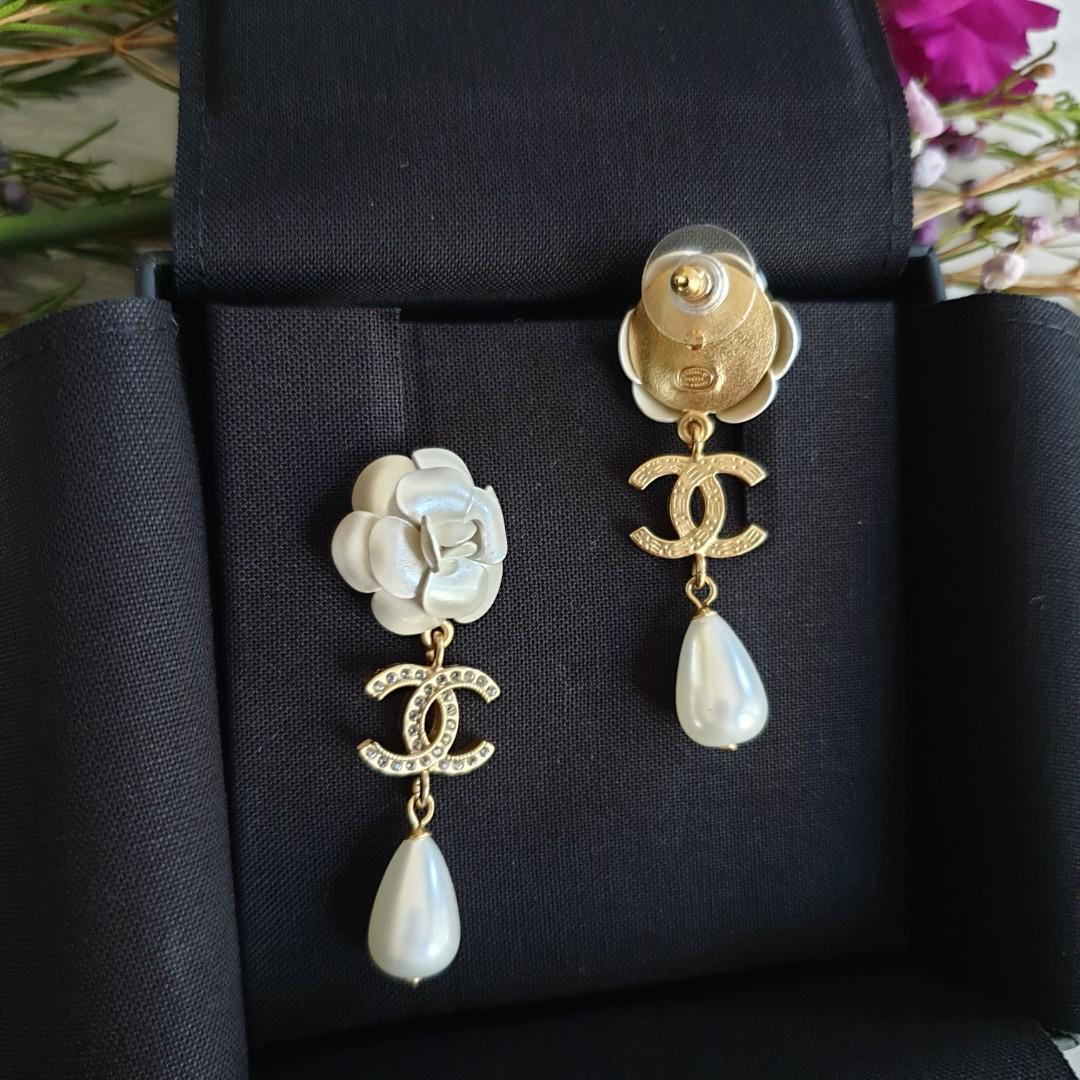 BNIB Chanel Camillia Flower & Pearl Earrings, Women's Fashion, Jewelry &  Organisers, Earrings on Carousell