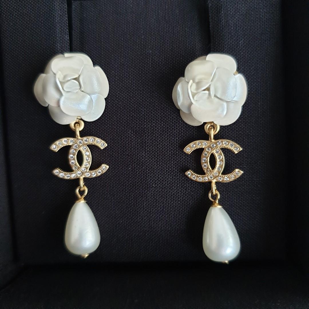 BNIB Chanel Camillia Flower & Pearl Earrings, Women's Fashion