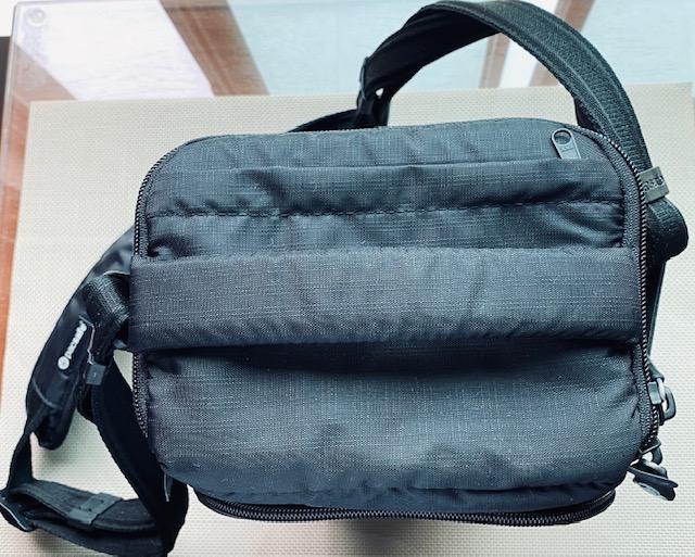 Camera Bag (Category: Camera Bags & Carriers) located in Bacoor. Submitted by gojisan (Listing ID 1040026853, Image 3). Description: Pacsafe Camera Bag: Model: Camsafe V6 Hardly used: Like new Exomesh design: Anti-theft technology Useful for camera and digital gadgets Useful pacsafe pocket system and with adjustable compartment dividers Can be used as hand carry utility bag during trips Equipped with rain-cover RFS: Declutter camera cabinet & I h