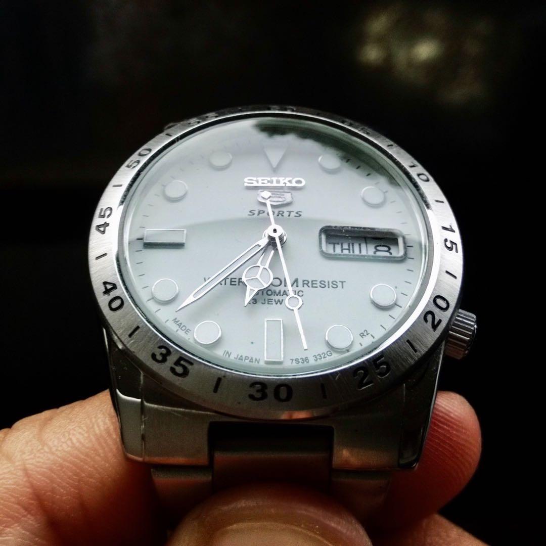 explorer style watch