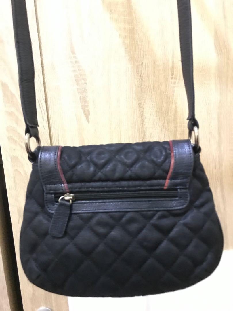 Nego Sling Bag Bana Bana List Kulit Fesyen Wanita Tas Dompet Di Carousell