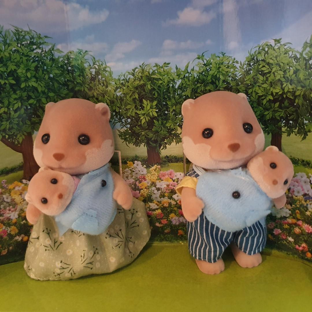 sylvanian families splashy otter family