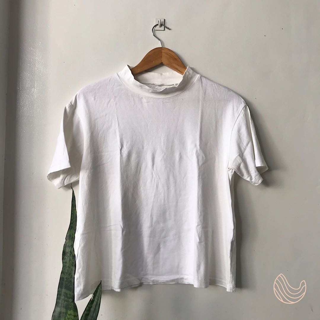 uniqlo basic white tee