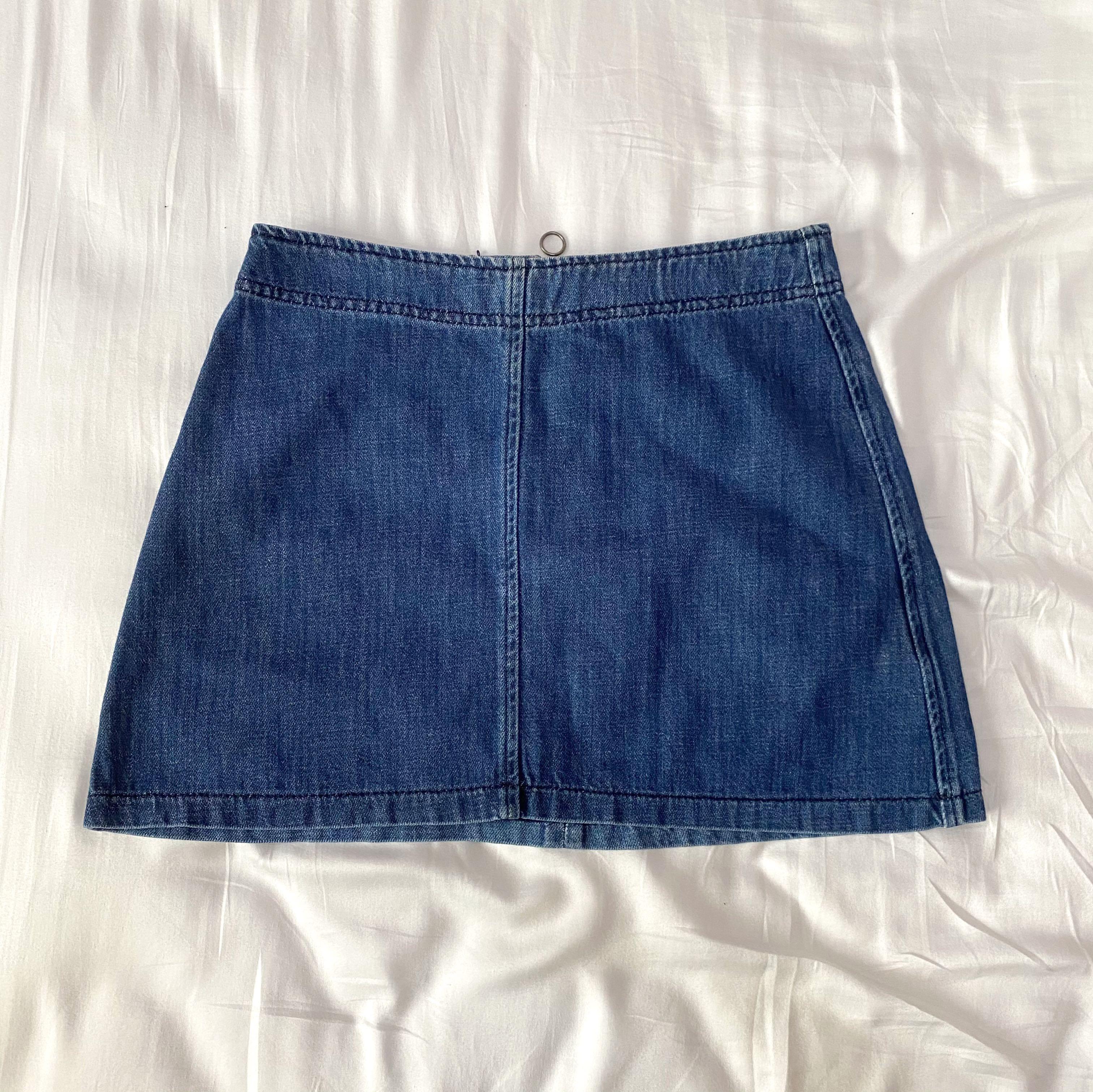 Zara denim skirt (Category: Skirts) located in Cebu City. Submitted by trinating (Listing ID 1039901446, Image 1). Description: Size Small/ US size 4 RFS: went down a size 📍pickup: ESDI Magallanes (office hours) 📍pickup: Banawa, Cebu City residence 📍Meetup: 711 next to MHAM Banawa 🛵Delivery: Lalamove/ Grab delivery 💎MOP: BDO/ MBTC/ Gcash (NO cod) 📱PM for complete address for pickups & details on preferred MOP 👉🏻delivery fee shouldered by 