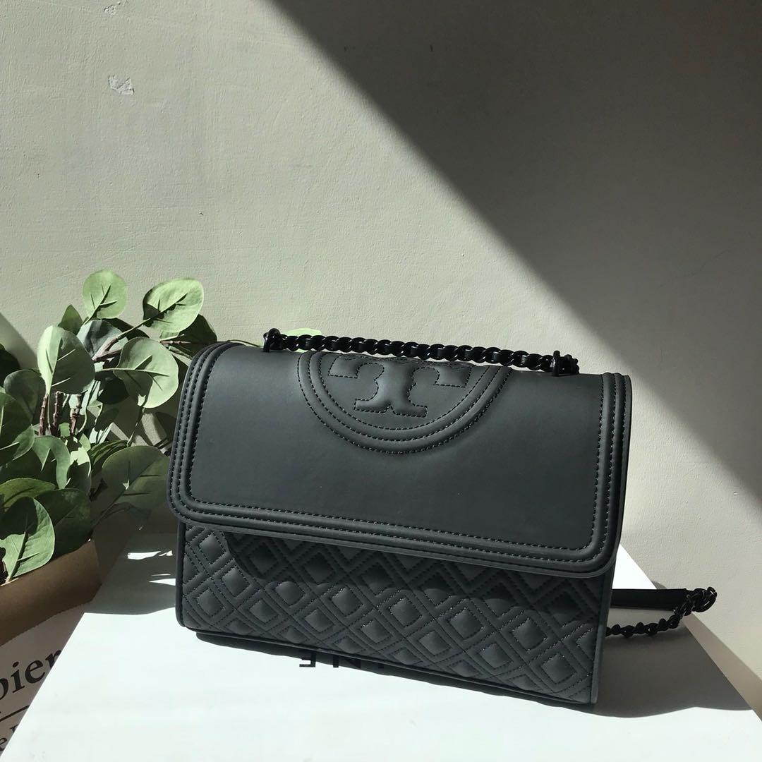 Authentic Tory Burch Fleming Convertible Shoulder Bag Matte Black, Luxury,  Bags & Wallets on Carousell