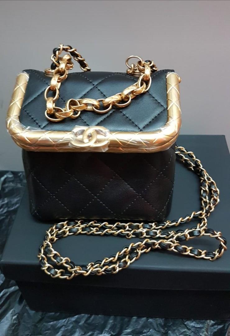 Chanel Kiss Lock bag 14cm mini size, 名牌, 手袋及銀包- Carousell