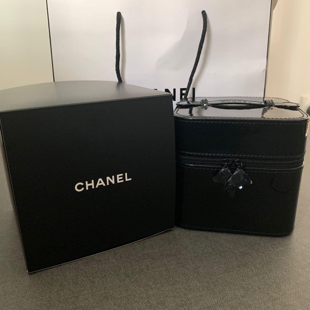 Chanel vip 贈品化妝箱/化妝盒/, 名牌, 手袋及銀包- Carousell