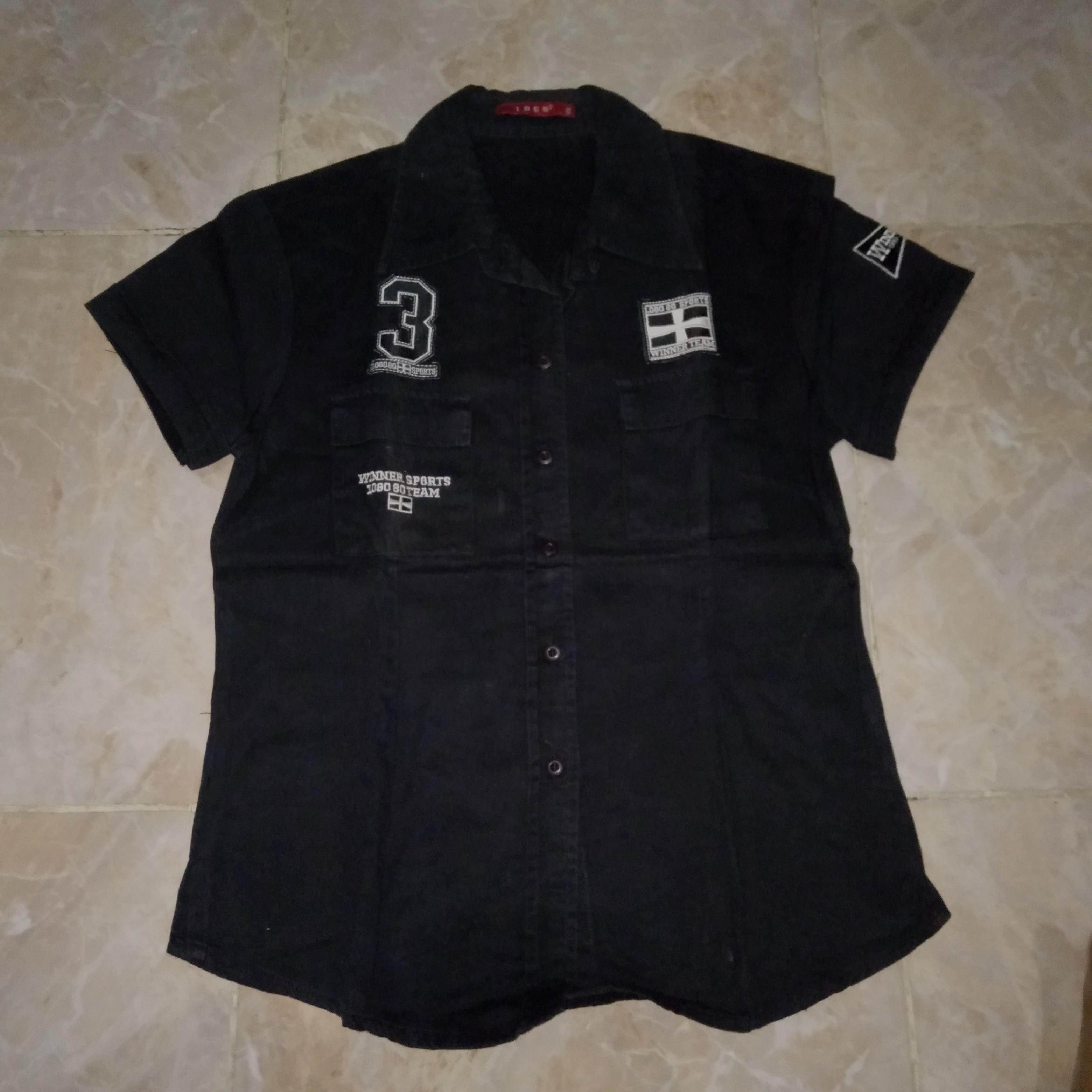 Kemeja Hitam Logo, Fesyen Wanita, Pakaian Wanita, Atasan di ...