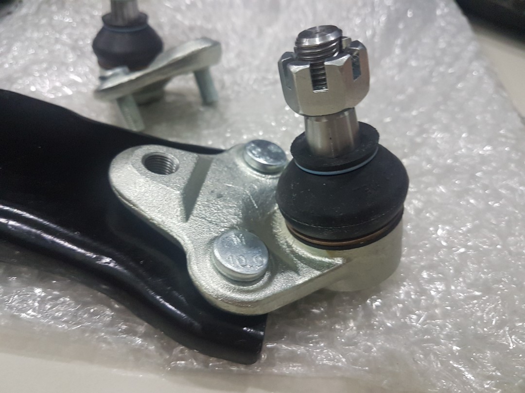 Lower arm ball joint, Auto Accessories on Carousell