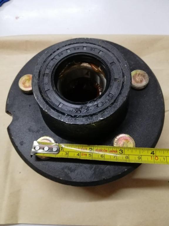 Trailer hub and spindle, Sports Equipment, Other Sports Equipment and