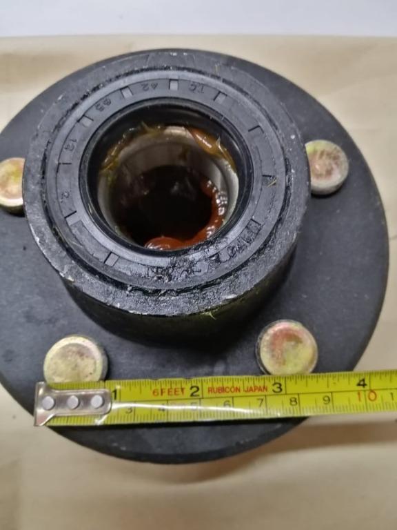 Trailer hub and spindle, Sports Equipment, Other Sports Equipment and