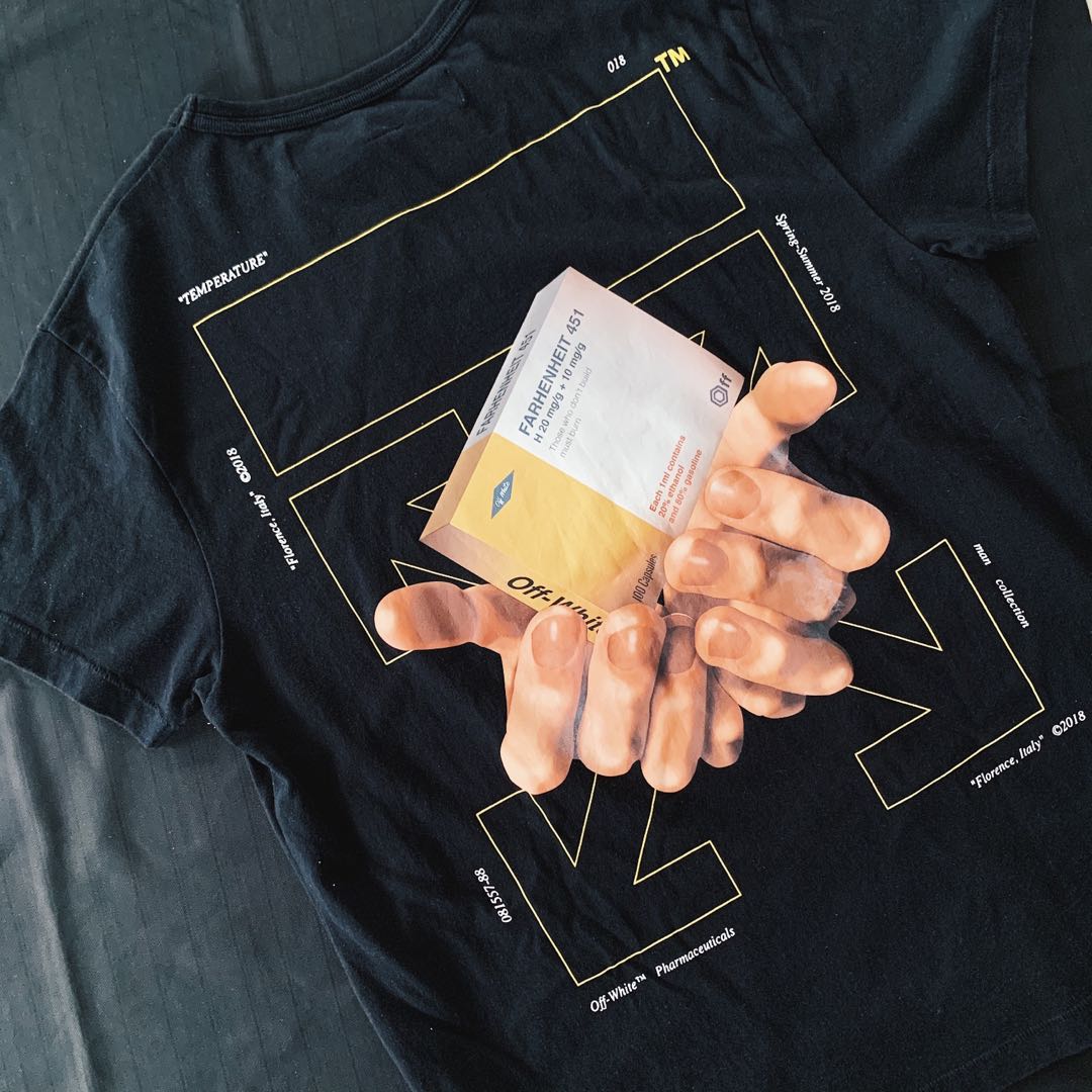 Off white pill box on sale tee