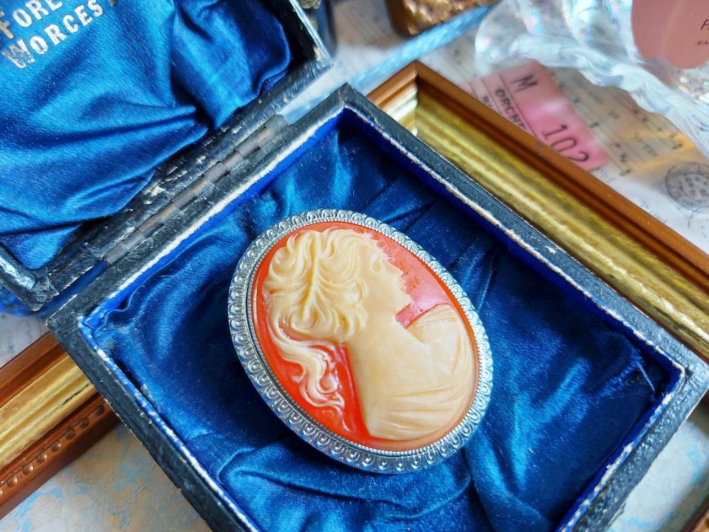 德國古董 合金壓鑄底座配美女圖案cameo 胸針 興趣及遊戲 手作 自家設計 其他 Carousell