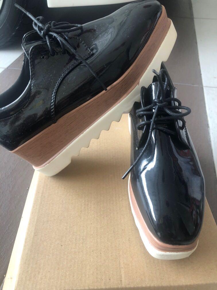 black shiny shoes womens