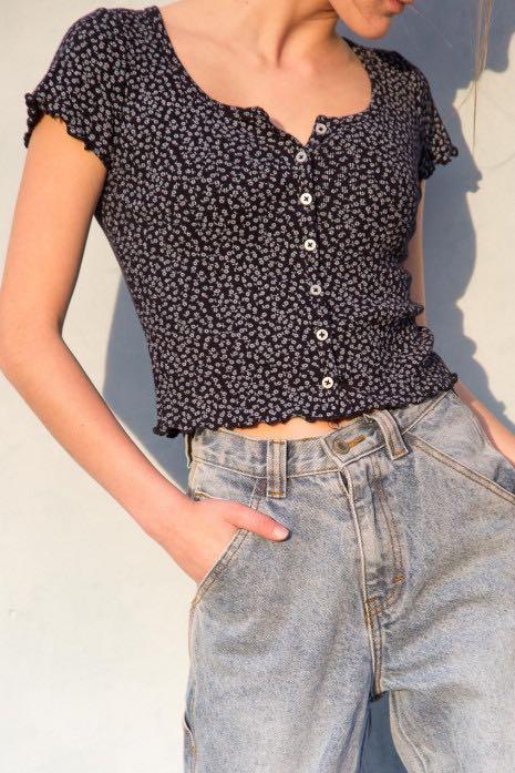Brandy Melville Floral Ruffle Zelly Top Women S Fashion Tops Sleeveless On Carousell