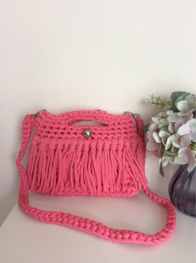 Sling bag hotsell with detachable strap
