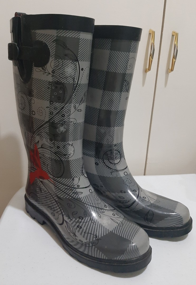 fashionable rain boots