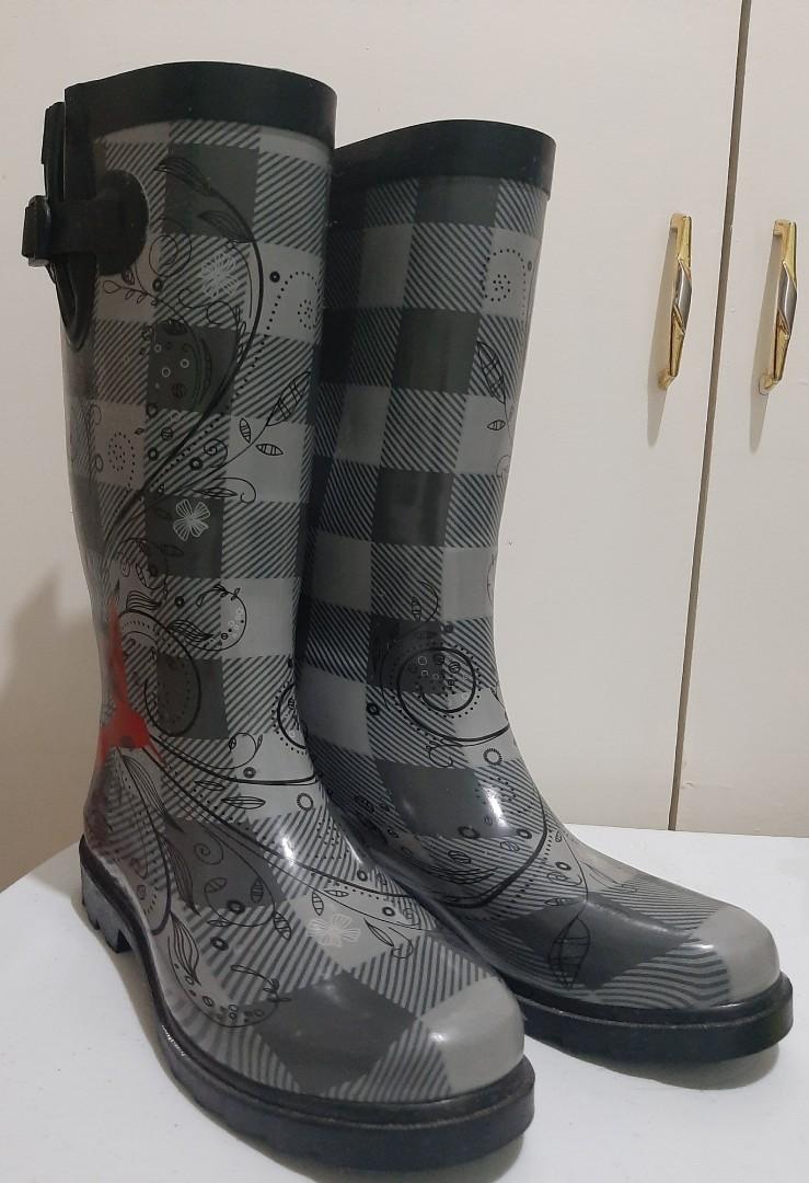 fashionable rain boots