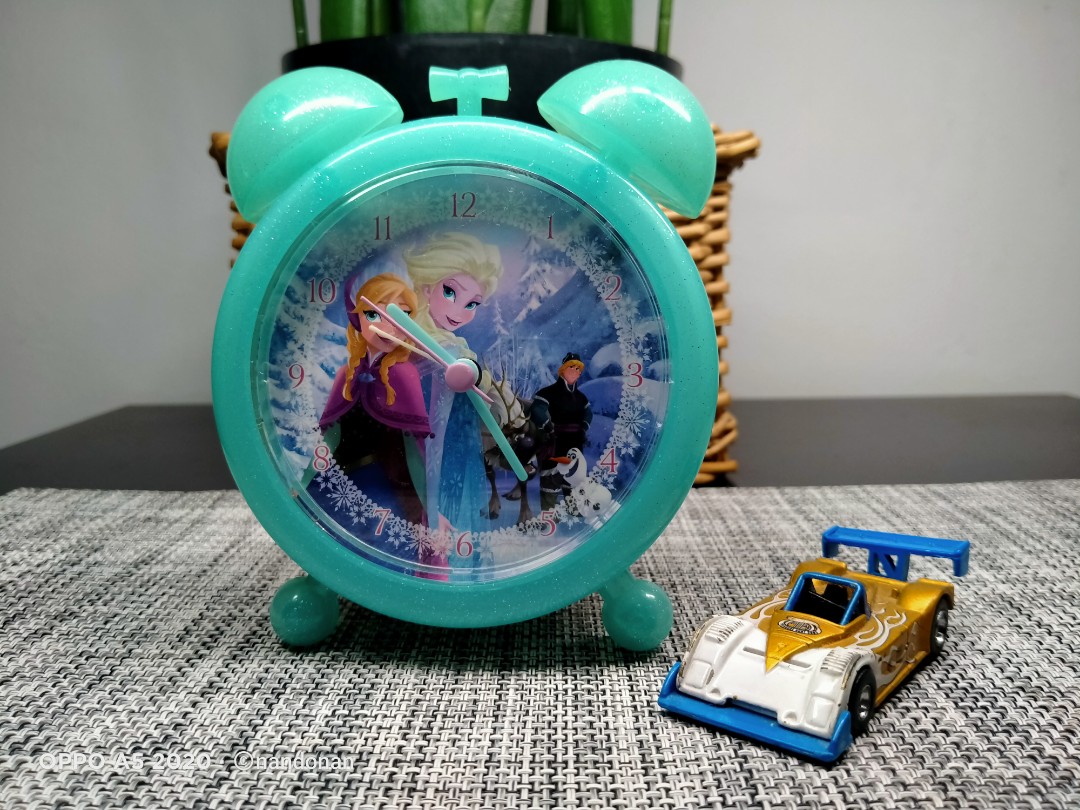 frozen alarm clock disney, Hobbies & Toys, Collectibles & Memorabilia