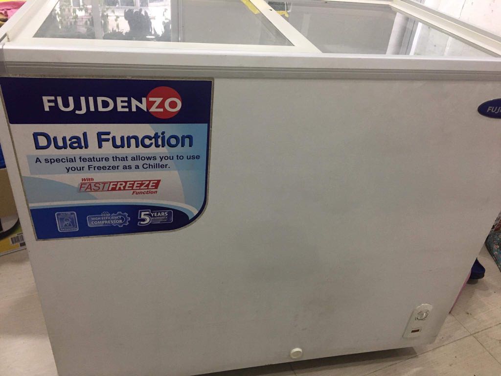 FUJIDENZO 11 cu.ft. Sliding Glass Top Chest Freezer, TV & Home Appliances, Kitchen Appliances