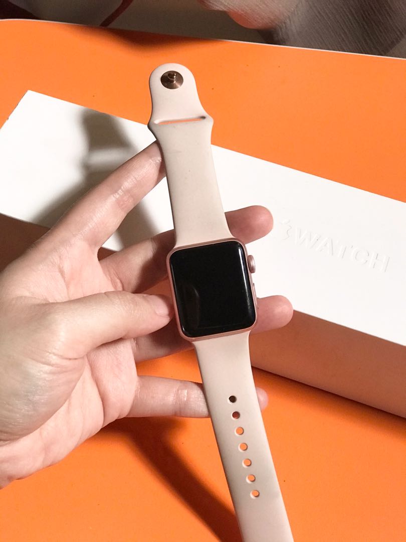 Apple watch series 2 38mm rosegold, Fesyen Wanita, Jam Tangan di Carousell