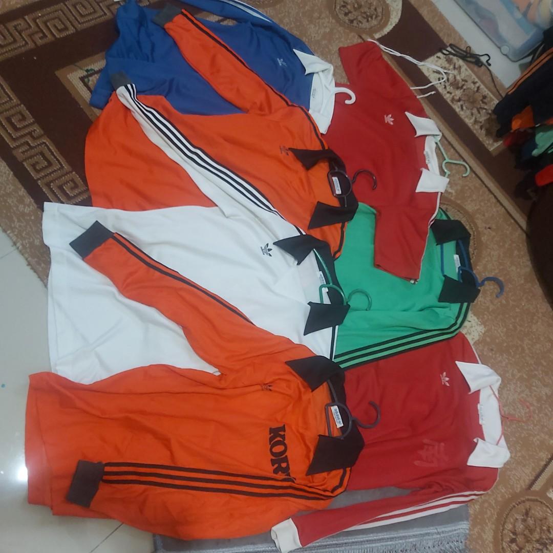 Kolar sharp (Category: Tshirts & Polo Shirts) located in Dungun. Submitted by penjejakbundle (Listing ID 1040592848, Image 2). Description: adidas kolar sharp made decente pit 18.5/19 labuh 27 kondisi 9/10.