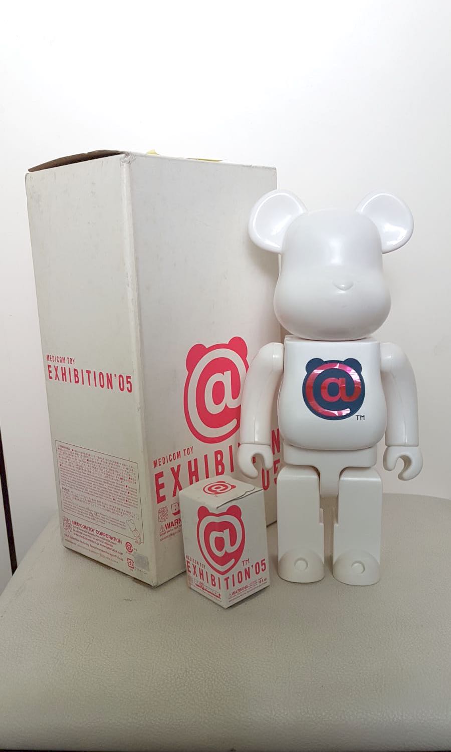 Medicom Bearbrick Exhibition 2005 400% + 100%, Hobbies & Toys