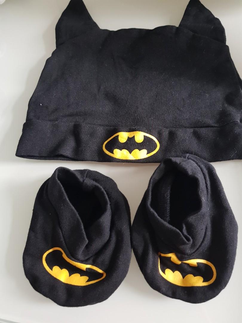 Preloved* - Batman baby booties and hat 