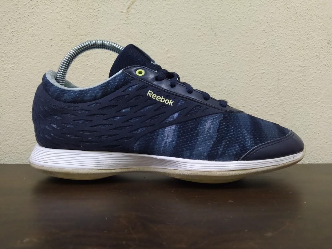 Reebok easytone hotsell moving air technology
