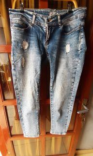 Ripped Jeans Lois