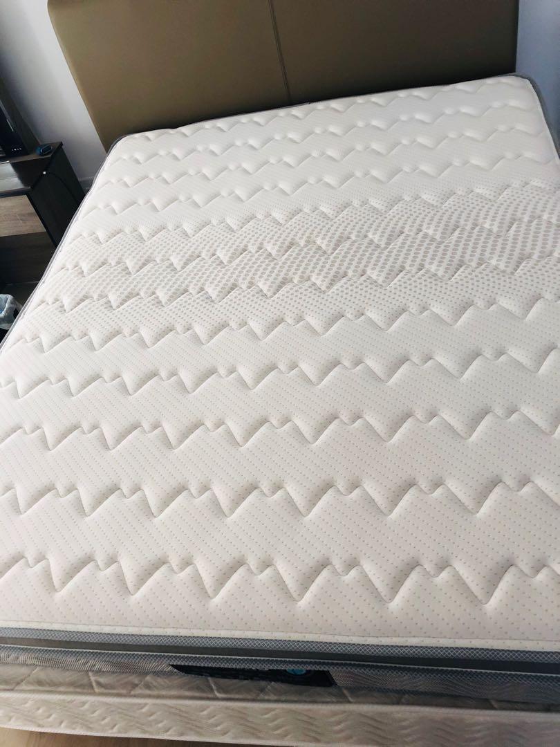 Slumberland queen mattress Spinepro Active with mattress cover and