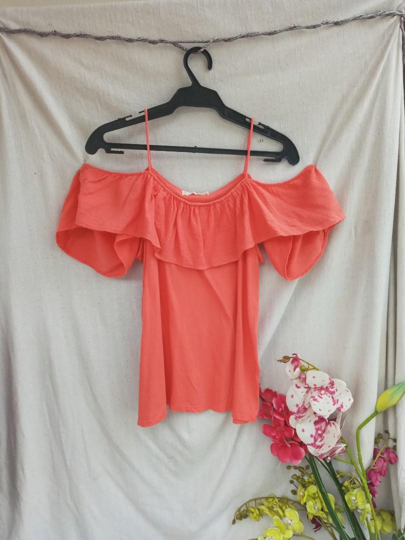 Zara Orange Cold shoulder top (Category: Sleeveless) located in Quezon City. Submitted by gracebeejo (Listing ID 1040509800, Image 1). Description: fits s-semi large no issues good as new.