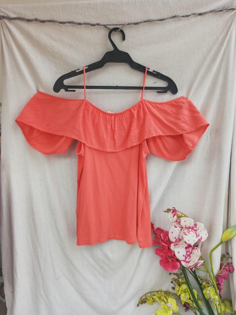 Zara Orange Cold shoulder top (Category: Sleeveless) located in Quezon City. Submitted by gracebeejo (Listing ID 1040509800, Image 2). Description: fits s-semi large no issues good as new.