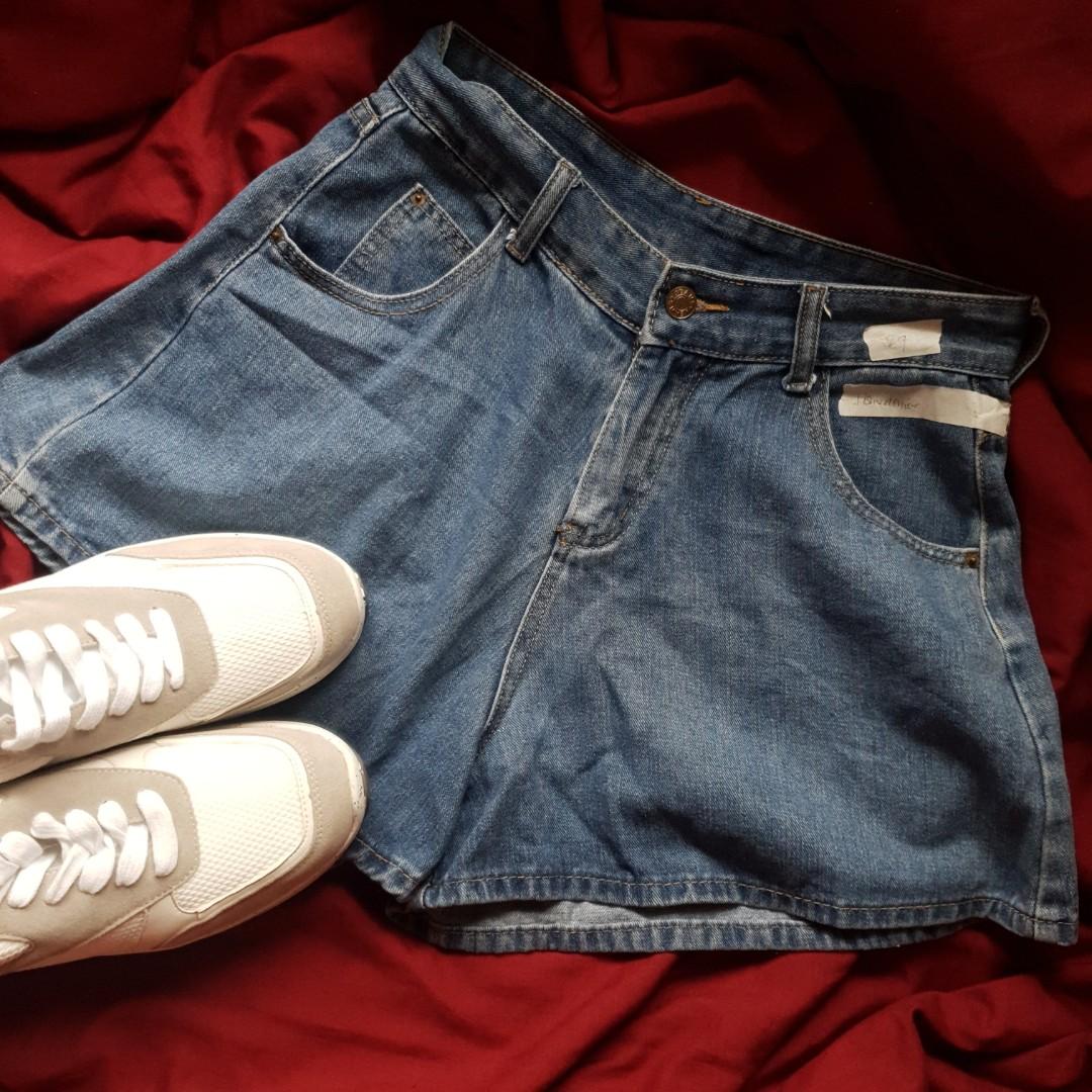 A-Line Highwaist Denim Shorts (Category: Shorts) located in Makati City. Submitted by miss.thingz (Listing ID 1046129822, Image 1). Description: A-Line Denim Shorts 🥀 Preloved 🥀 Size: 29 inches 🥀 Price: 150 ⚠️ Comment mine below and fill out the Order Form (see story highlights) ⚠️ Manage your expectations. This is a preloved item. #highwaist #preloved #prelovedMakati #PrelovedPhilippines #prelovedclothesph #missthingz #denimshorts #denimph.