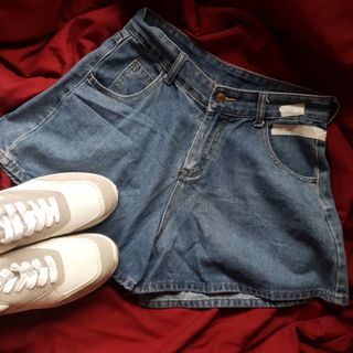 (Category: ) located in . Submitted by miss.thingz (Listing ID 1046129822, Image 1). Description: .