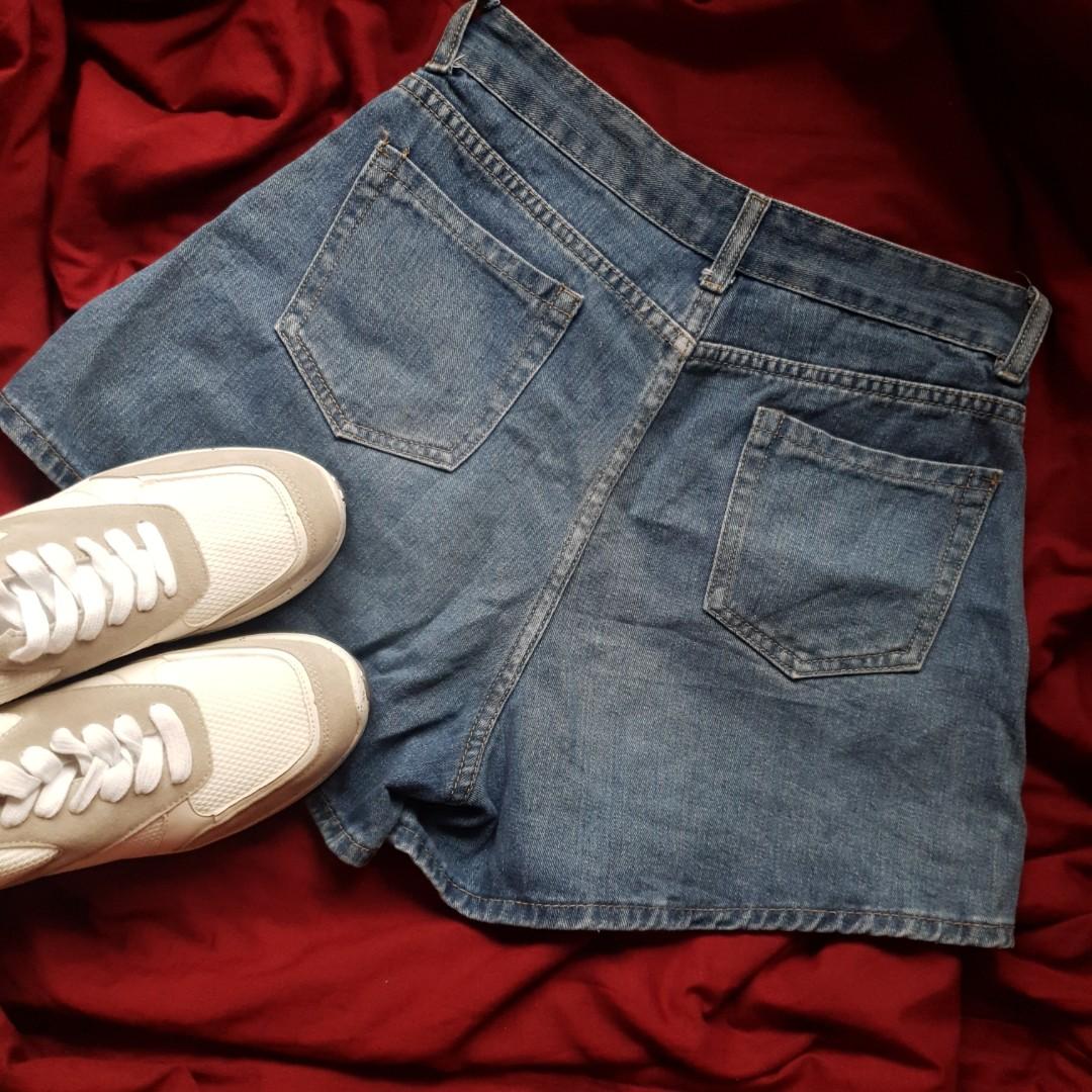 A-Line Highwaist Denim Shorts (Category: Shorts) located in Makati City. Submitted by miss.thingz (Listing ID 1046129822, Image 2). Description: A-Line Denim Shorts 🥀 Preloved 🥀 Size: 29 inches 🥀 Price: 150 ⚠️ Comment mine below and fill out the Order Form (see story highlights) ⚠️ Manage your expectations. This is a preloved item. #highwaist #preloved #prelovedMakati #PrelovedPhilippines #prelovedclothesph #missthingz #denimshorts #denimph.