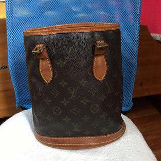 💋Louis Vuitton Petit Noe Monogram Bucket Drawstring Shoulder Bag, Luxury,  Bags & Wallets on Carousell