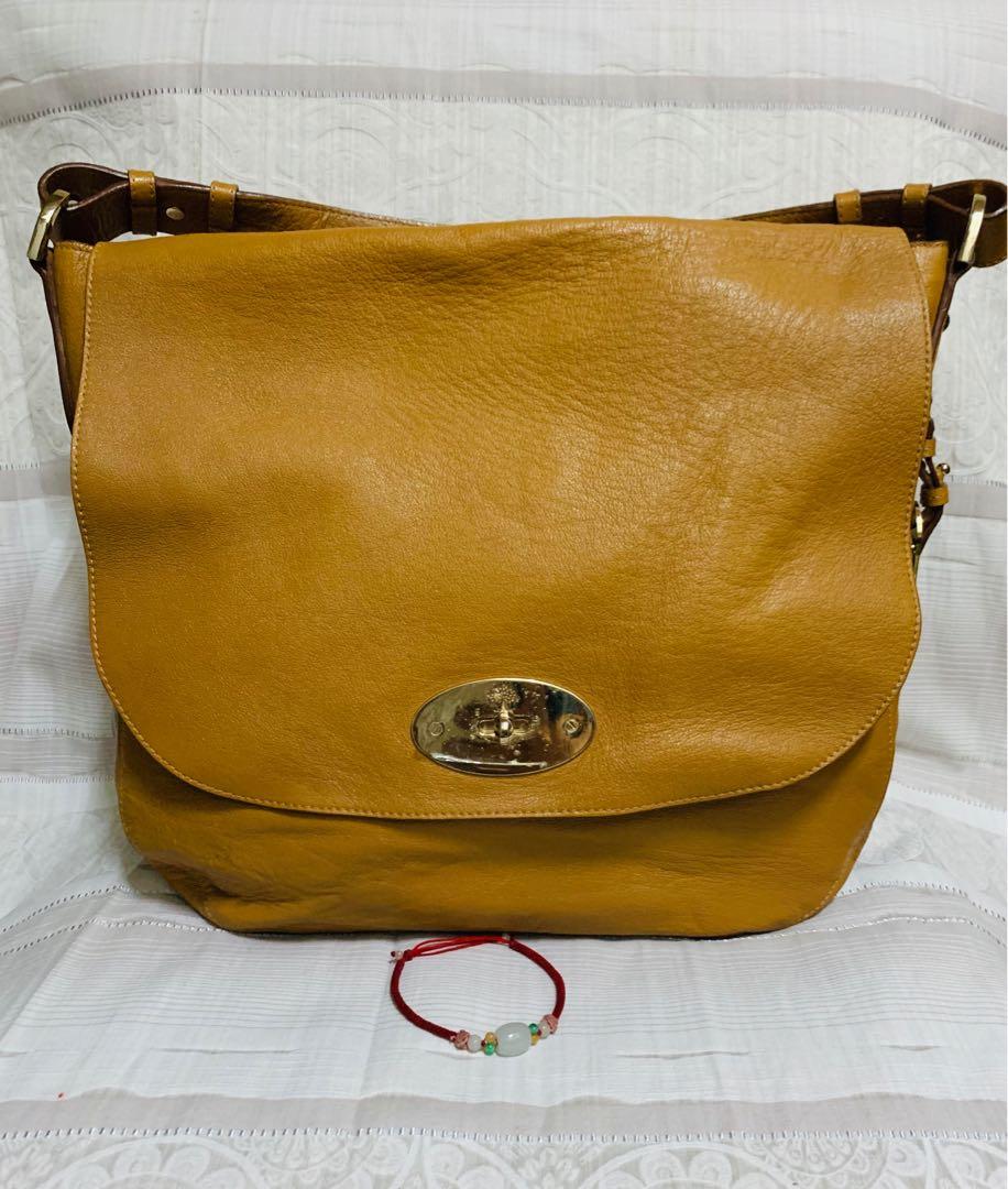 Authentic Mulberry Postman’s Hobo bag (Category: Luxury Bags & Wallets) located in Manila. Submitted by authentic.holdalls_88 (Listing ID 1046044330, Image 1). Description: 💯% authentic and In very good condition .